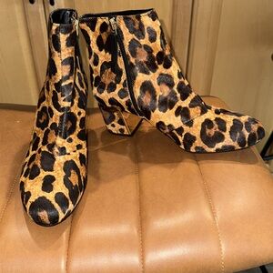 Women’s DKNY Cow Fur Leopard Print Corrie Ankle Boot
Size 7.5 never worn